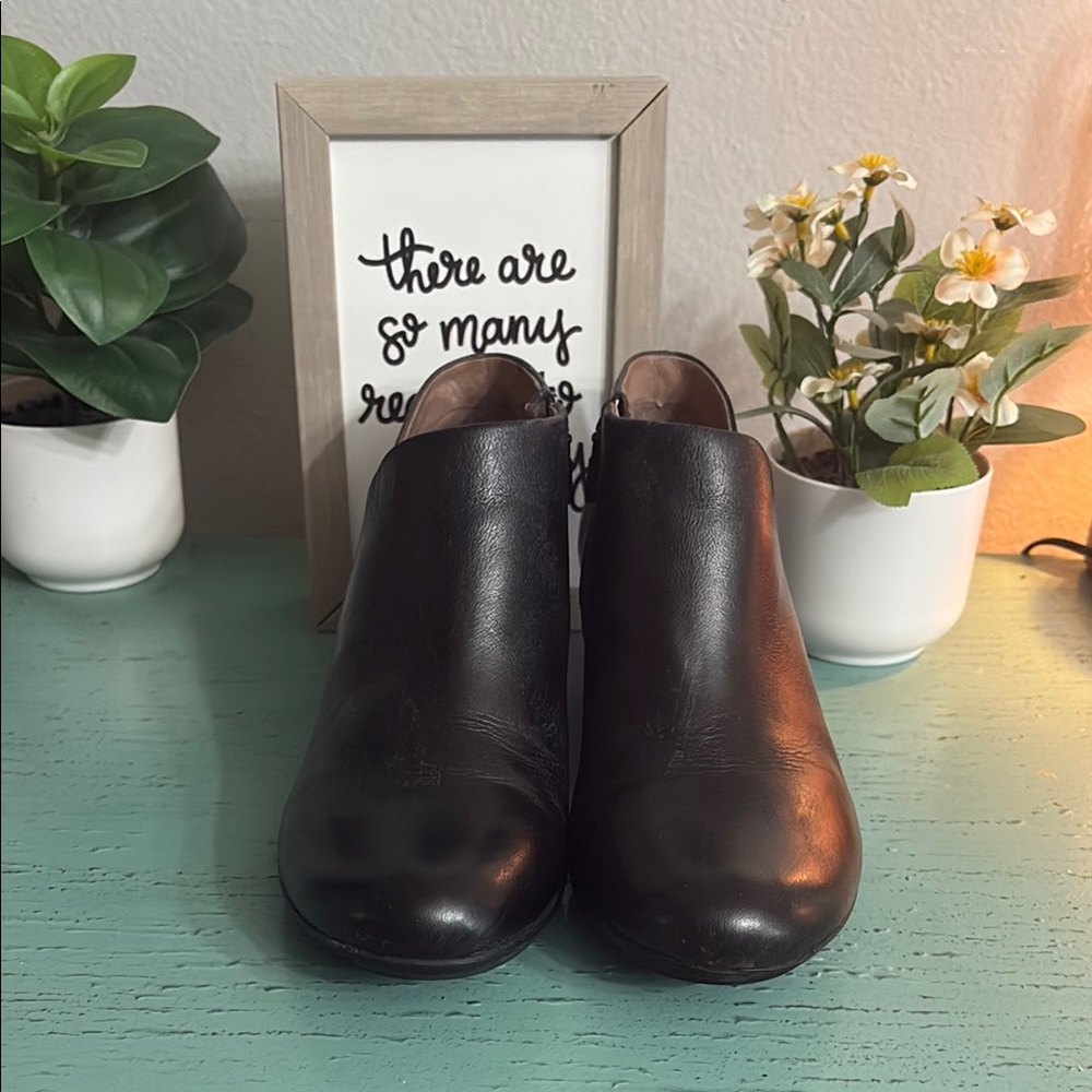 Black Leather Ankle Dansko Booties SZ 41 box 153